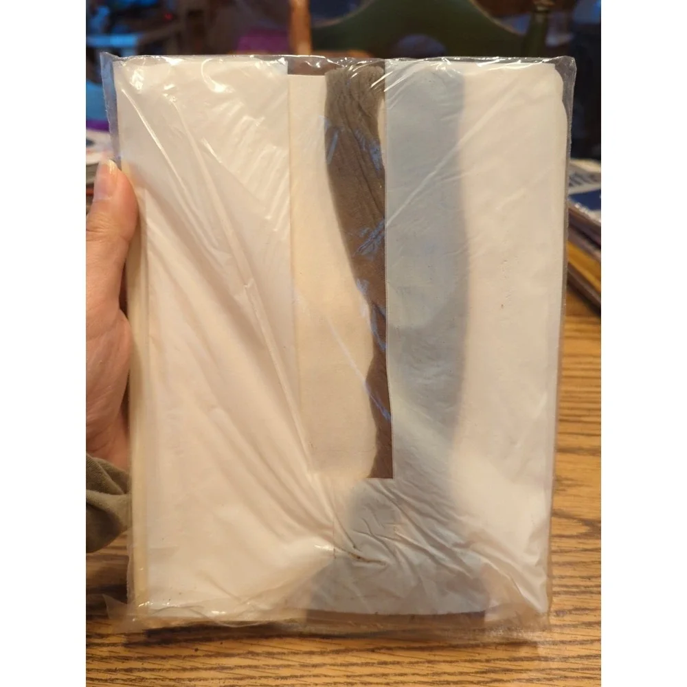 New Vintage Ultra Shear‎ Pantyhose Gray Fits 5 Ft To 5'8 And 100 To 160 Lb